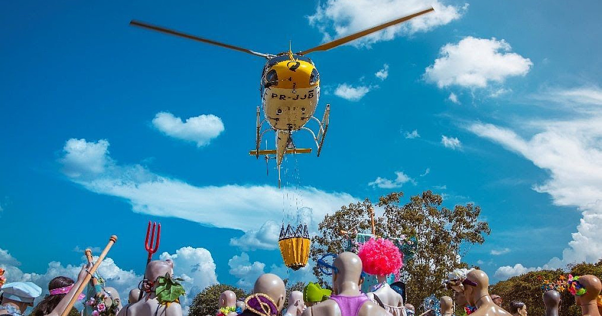 Skol testa helicóptero que faz chover em aglomerações no Carnaval