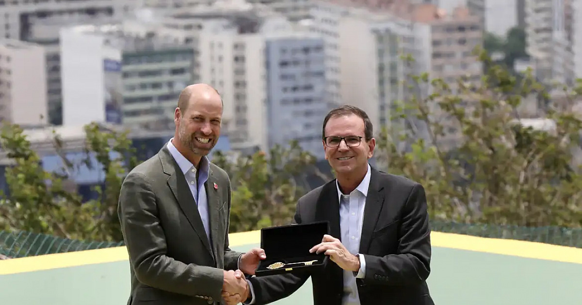 Príncipe William visita Pão de Açúcar e recebe chave da cidade do Rio