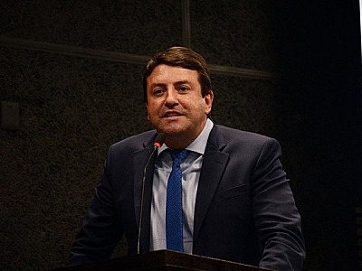 Elvis Cezar silencia sobre 2º turno