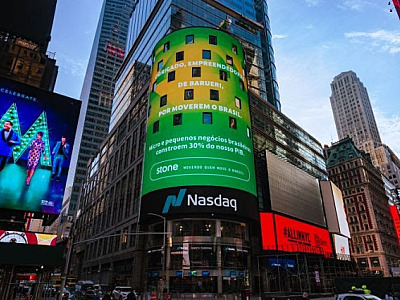 Stone homenageia Barueri na Times Square