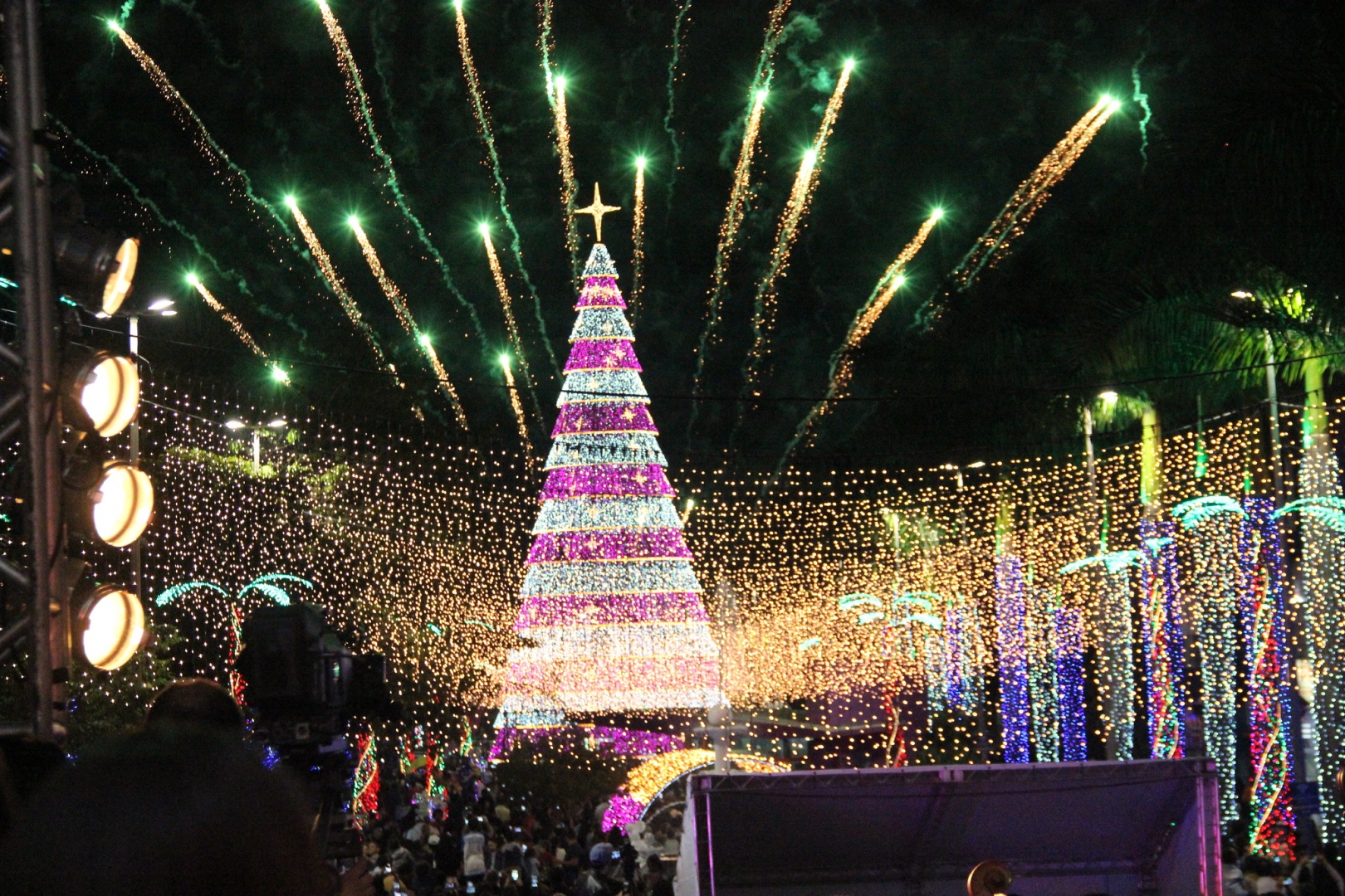 Fim de ano em Barueri terá Baile do Simonal, Auto de Natal e show pirotécnico