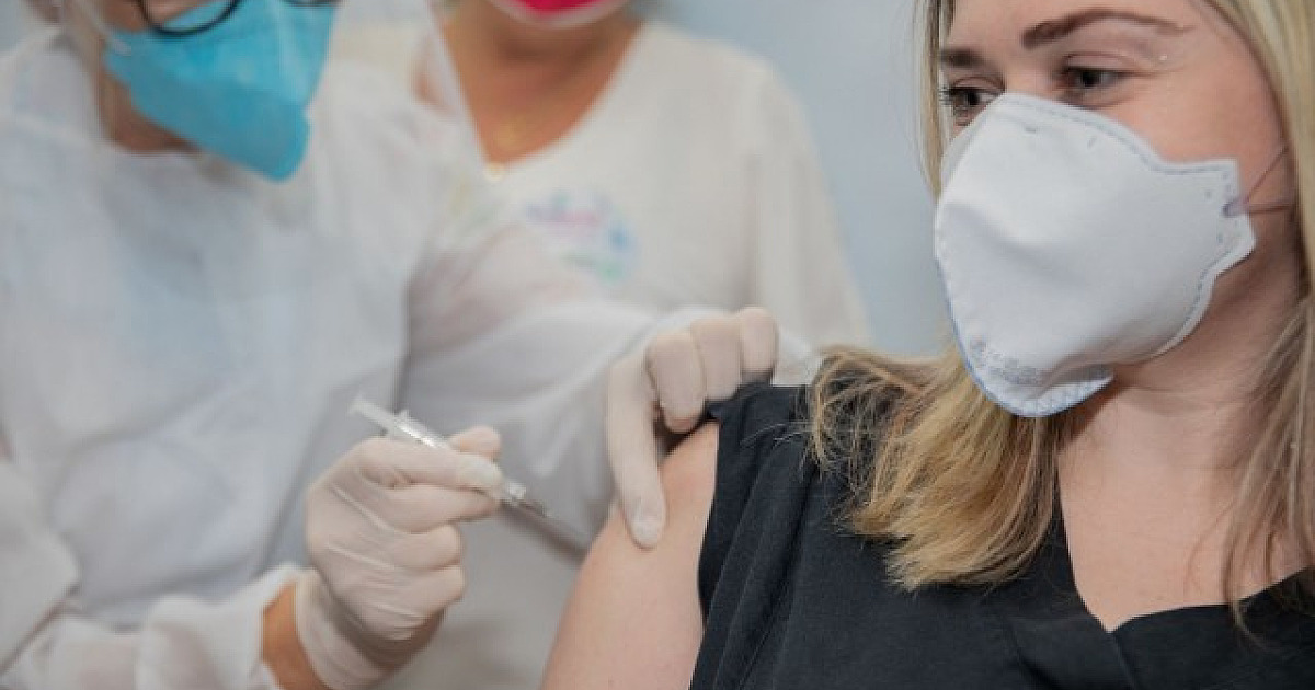 Com poucas doses em mãos, municípios iniciam vacinação contra Covid-19