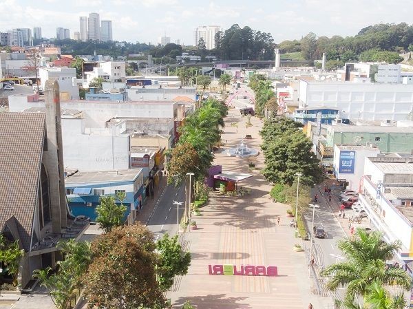 Mesmo com autorização, municípios não mudam horários dos comércios