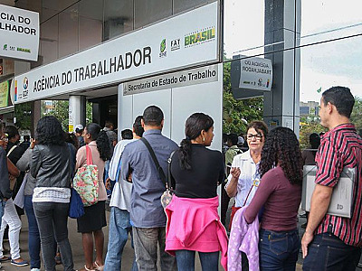 País tem 1,254 milhão de pessoas desempregadas há 2 anos ou mais, aponta IBGE