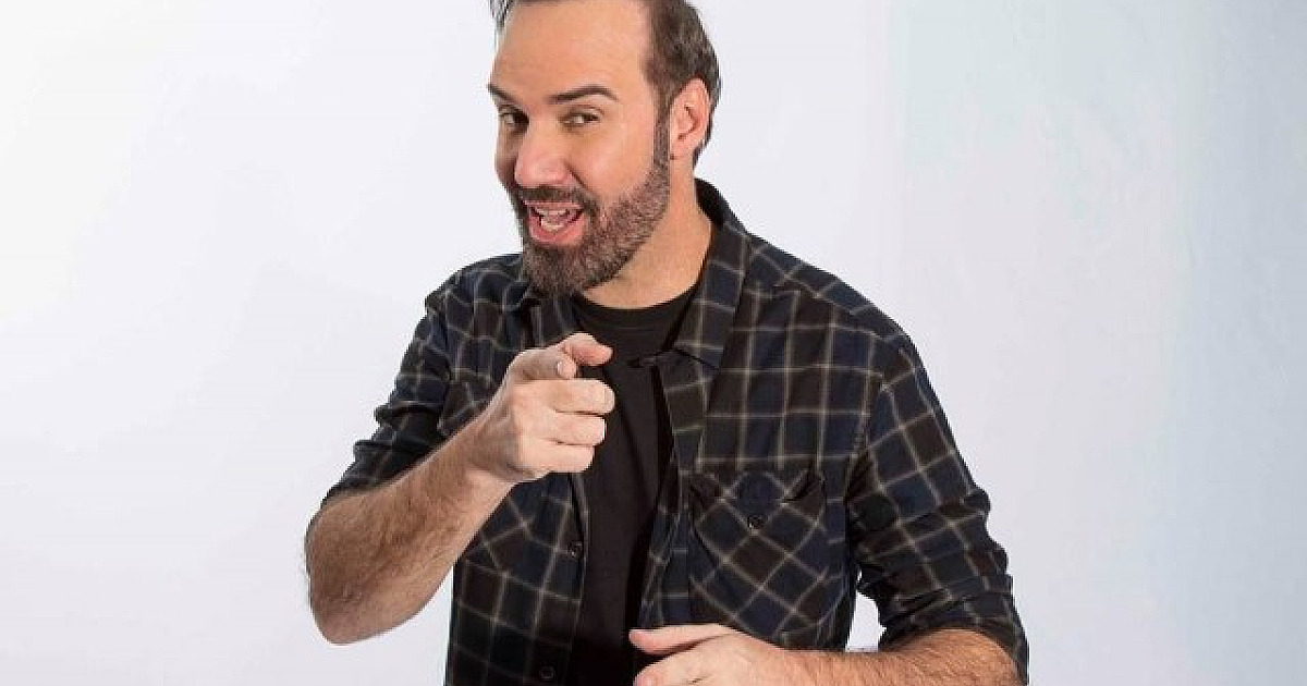 Diogo Portugal traz seu show de humor a Barueri