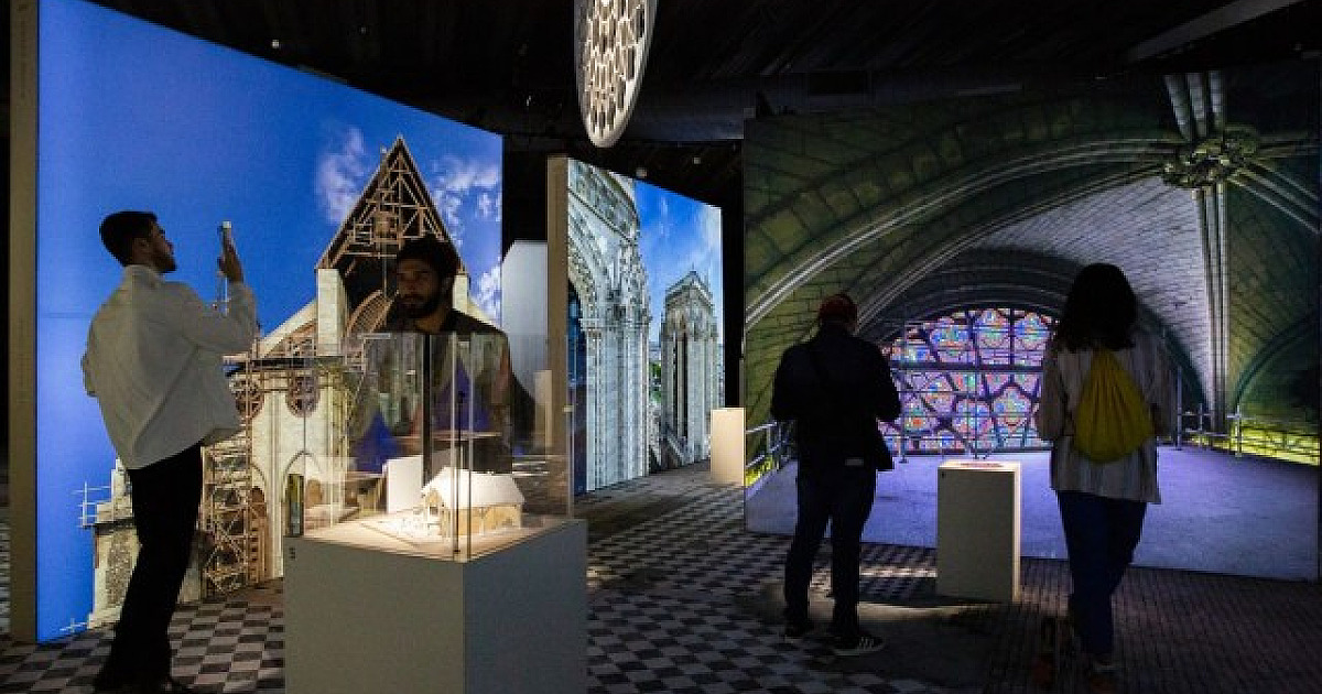 MIS oferece combo promocional para mostra que transporta o público para a Catedral de Notre-Dame