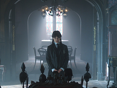 Netflix divulga bastidores da segunda temporada de "Wandinha"