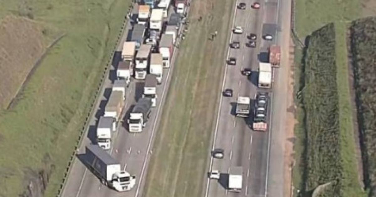 Ameaça de bomba bloqueia Rodoanel na altura de Itapecerica da Serra