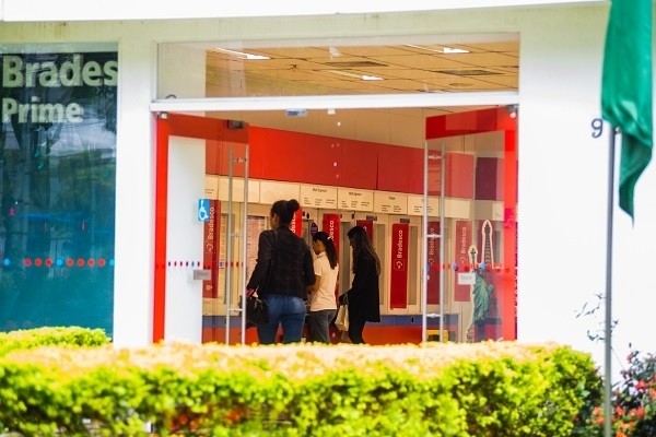 Veja o que abre e fecha no feriado de Carnaval