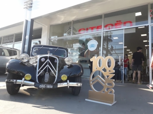 Citroën inicia exposição itinerante de carros clássicos da marca pelo Brasil