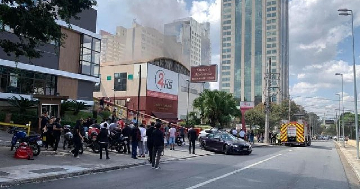 Clube de tiro na Al. Araguaia é atingido por incêndio