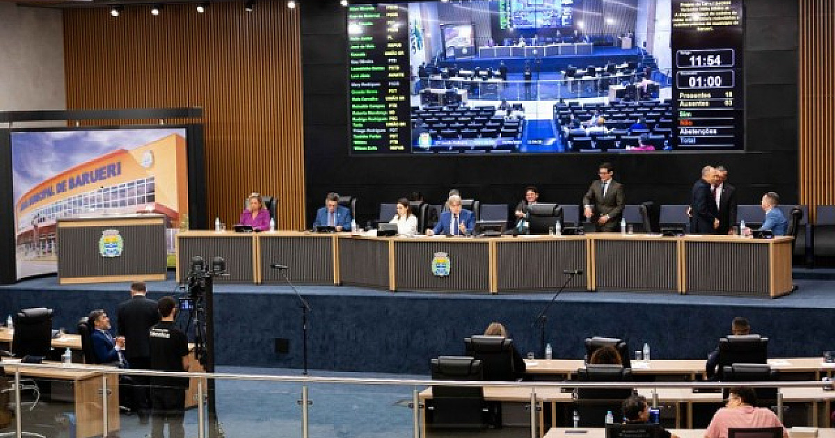 Morador é retirado de plenário da Câmara: “cai fora”