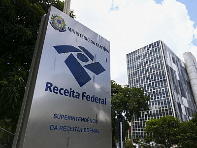 Receita paga terceiro lote de restituição do Imposto de Renda nesta segunda (31)