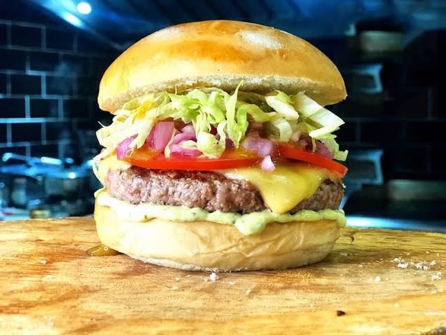 Hamburgueria de carne de Kobe com preços populares chega a SP