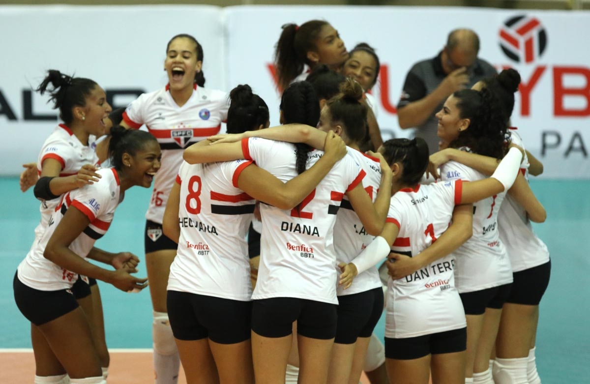 São Paulo F.C/Barueri brilha novamente e sai na frente na final do Paulista feminino de vôlei