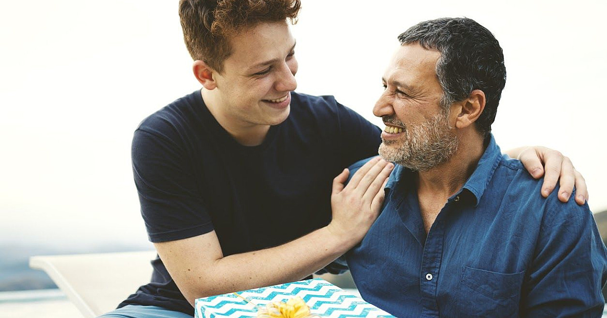 Dia dos Pais: 69% dos brasileiros vão dar presentes em meio à pandemia