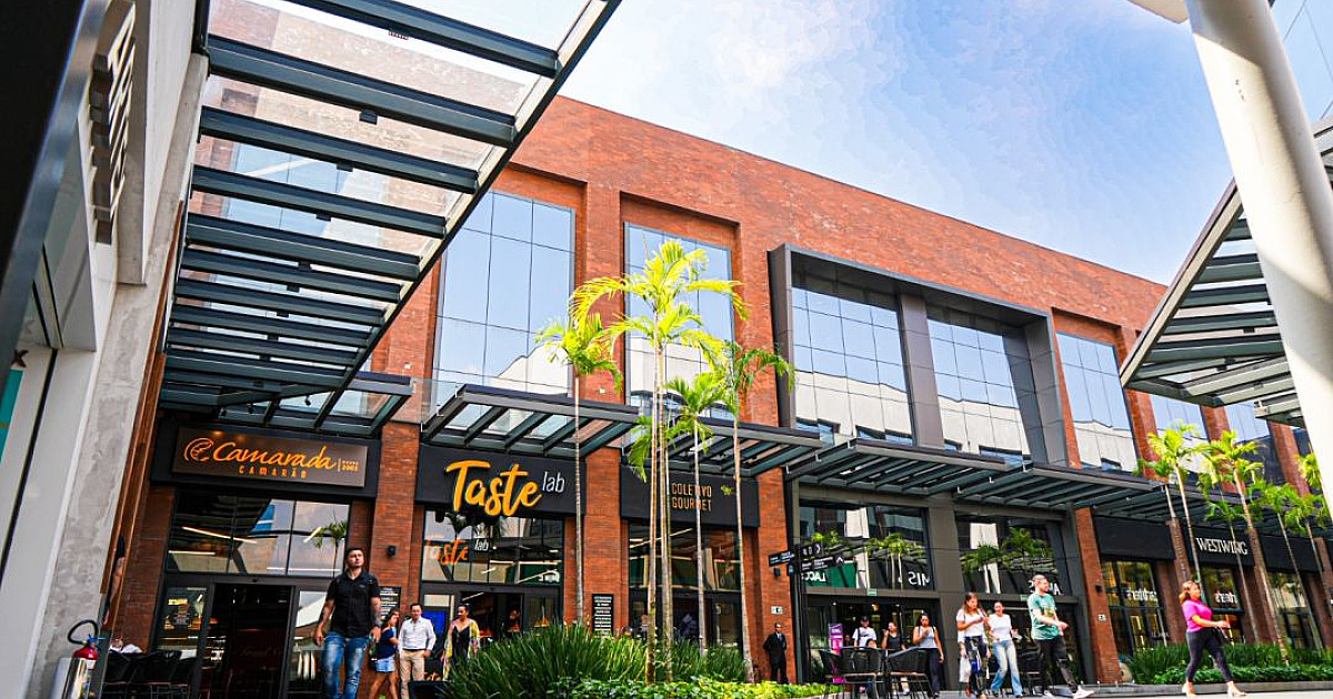 Taste Lab celebra 1º ano com rótulos colecionáveis de Samuel Caixeta