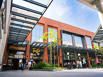 Taste Lab celebra 1º ano com rótulos colecionáveis de Samuel Caixeta