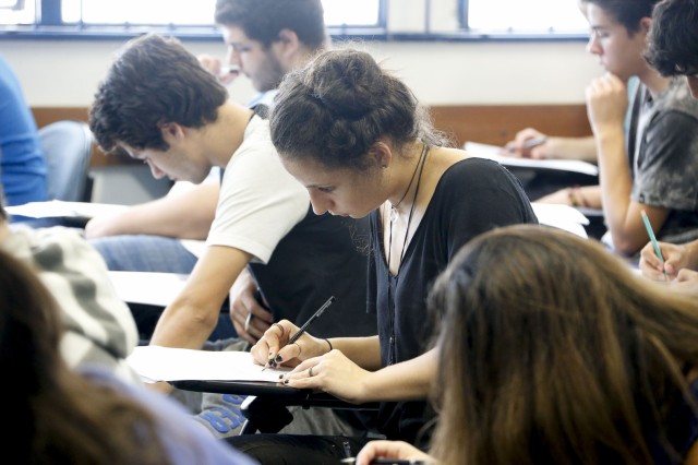 Primeira fase da Fuvest acontece neste domingo (24)