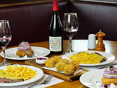 L'Entrecôte de Paris apresenta o 'Menu L'amour' e 'Menu Passion' para Dia dos Namorados