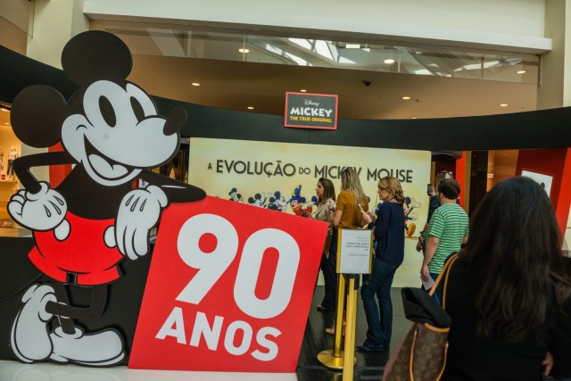 Iguatemi Alphaville celebra os 90 anos do Mickey
