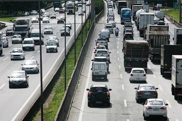 Mais de 700 mil veículos devem passar pela Castello Branco no Carnaval
