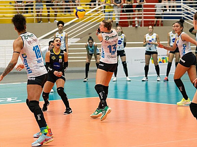 Barueri VolleyBall Club é derrotado pelo Praia Clube por 3 sets a 2