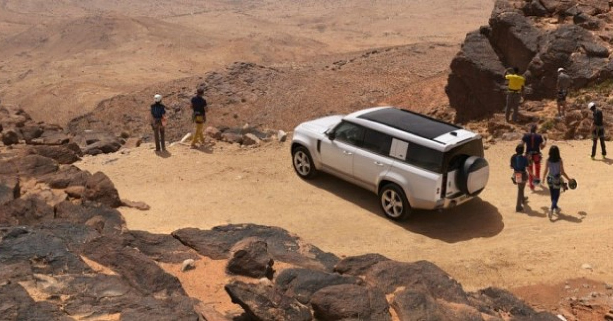 Land Rover anuncia a chegada do novo Defender 130