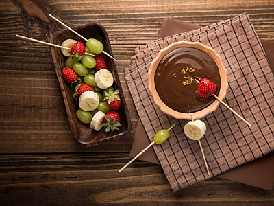4 opções de fondue para celebrar o Dia do Chocolate