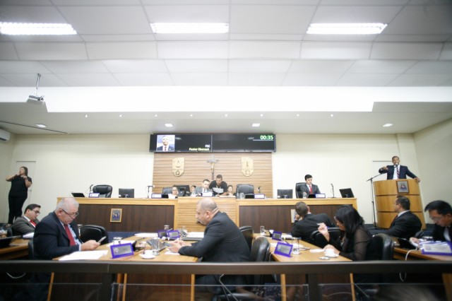 Proibição de fogos e Plano de Metas marcam início do ano legislativo