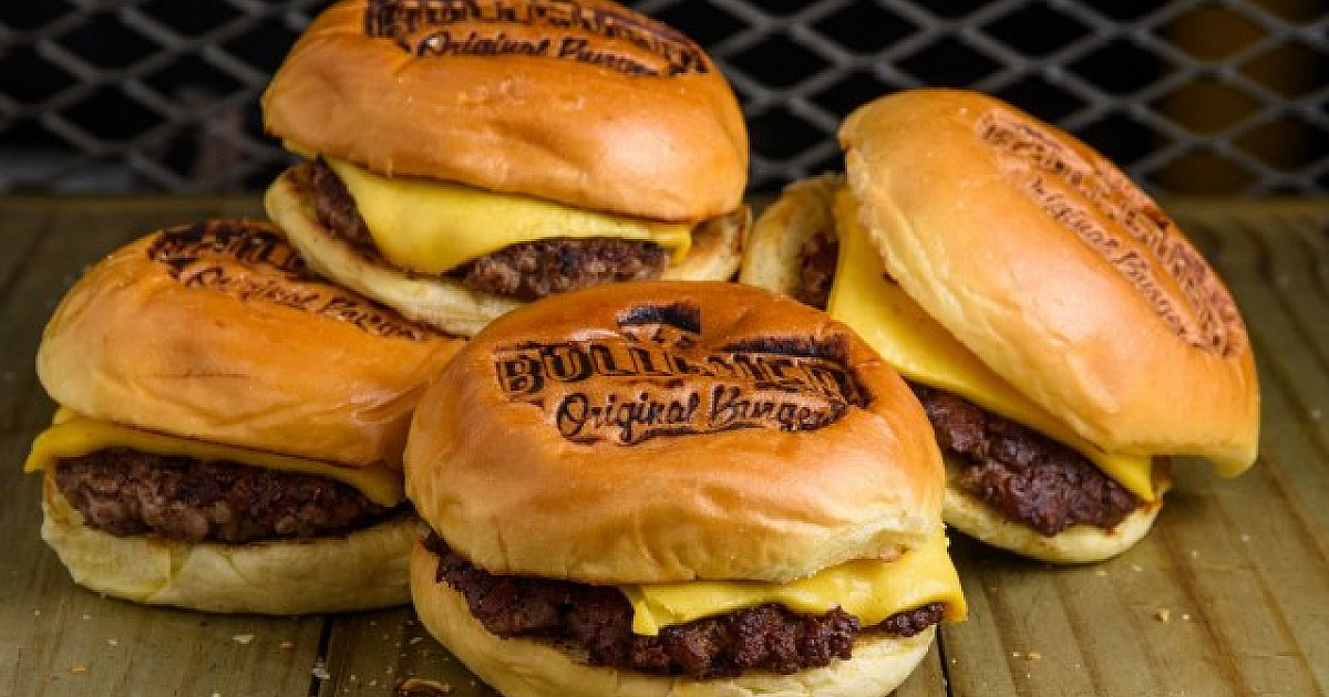 Bullguer presenteia consumidores com vouchers no Dia do Hambúrguer