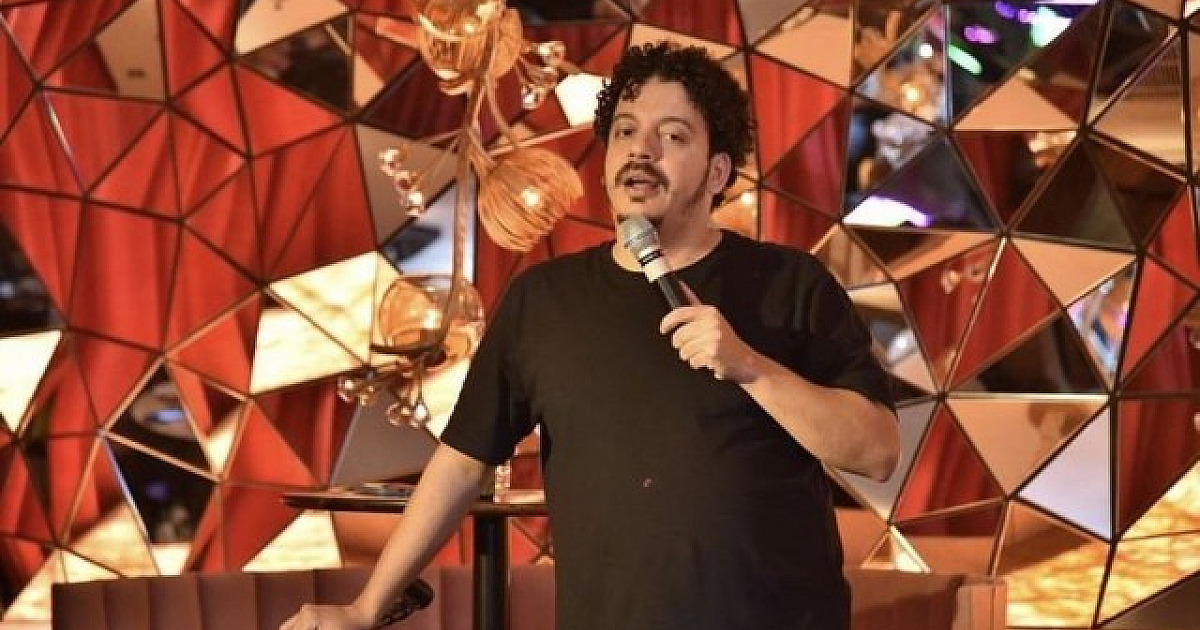 Santana de Parnaíba recebe stand-up comedy "Paz de Darwin" no dia 2 de junho