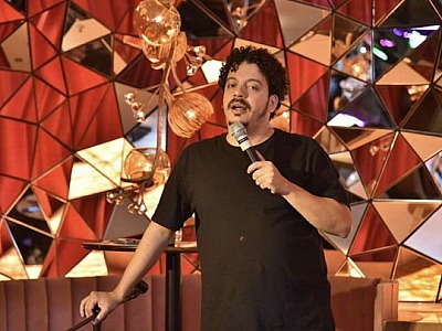 Santana de Parnaíba recebe stand-up comedy "Paz de Darwin" no dia 2 de junho