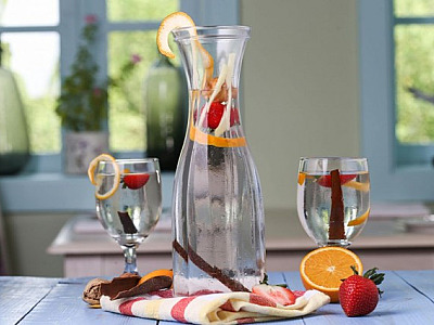 8 opções diferentonas de água saborizada para se hidratar no verão