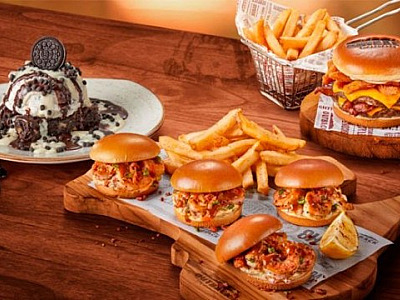 Outback anuncia novos hambúrgueres e sobremesa com Oreo