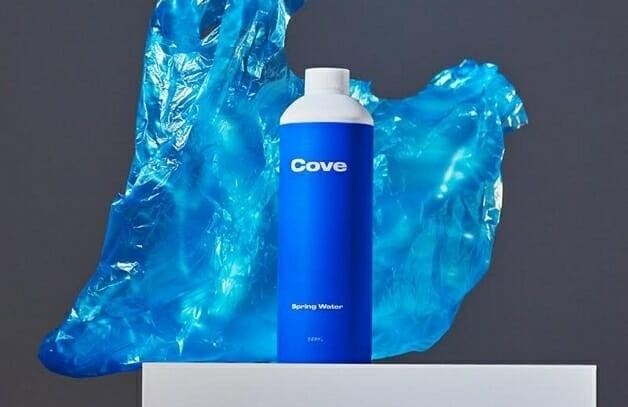 Criaram uma garrafa totalmente biodegradável: na água, na areia ou na lata do lixo