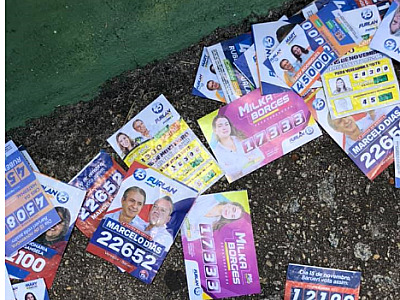 Moradores de Alphaville relatam santinhos jogados em vias próximos aos locais de votação