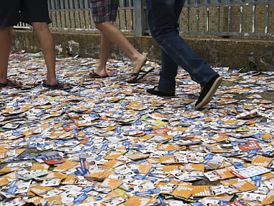 Espalhar santinhos e materiais eleitorais neste domingo é crime; confira outras ações proibidas