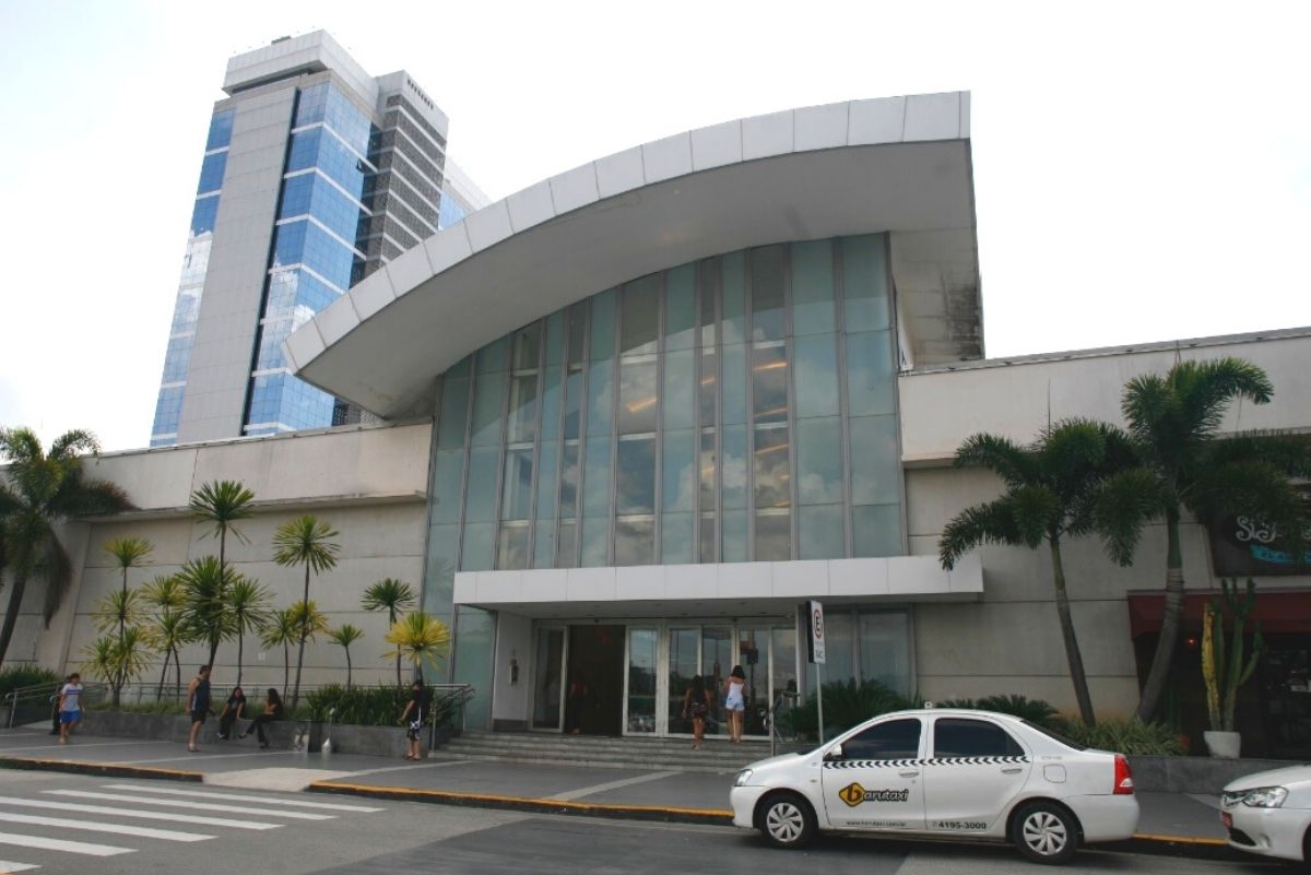 Shoppings acatam pedido de Doria e fecham as portas