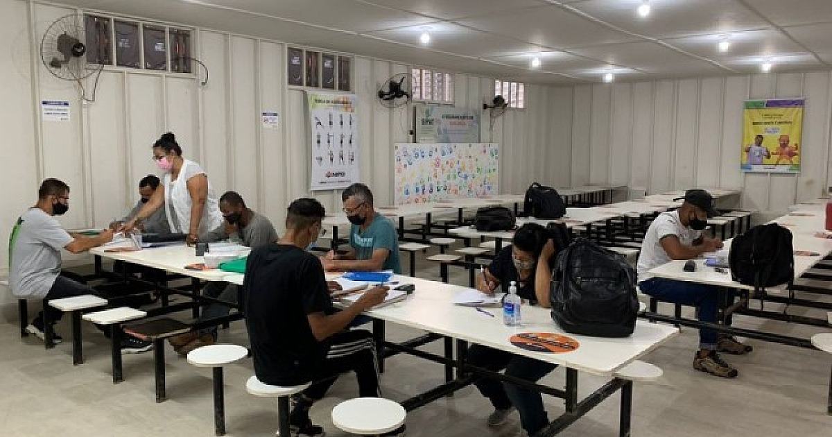 Para ensino de adultos, Instituto MPD inaugura duas novas salas de aulas em canteiros de obra