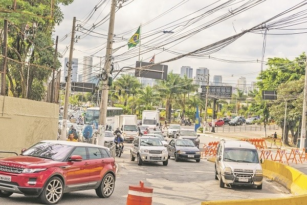 Obras em terminal de Carapicuíba causam transtornos em Alphaville