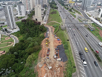 Para obras das pistas marginais, CCR ViaOeste segue com retirada da vegetação na Rodovia Castello Br
