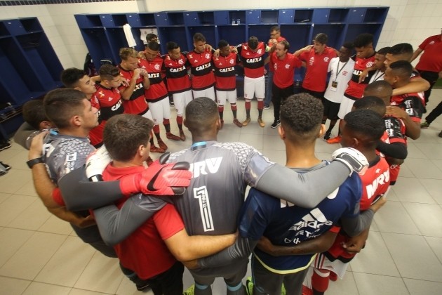 Oeste empata na estreia da Copa SP e Flamengo goleia