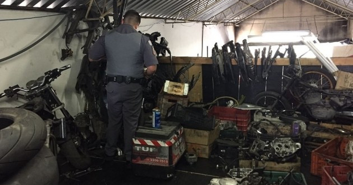 Detran lacra local de desmanche em Barueri