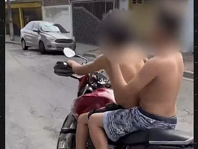 Adolescentes são flagrados nas redes sociais fazendo manobras de motos em Santana de Parnaíba