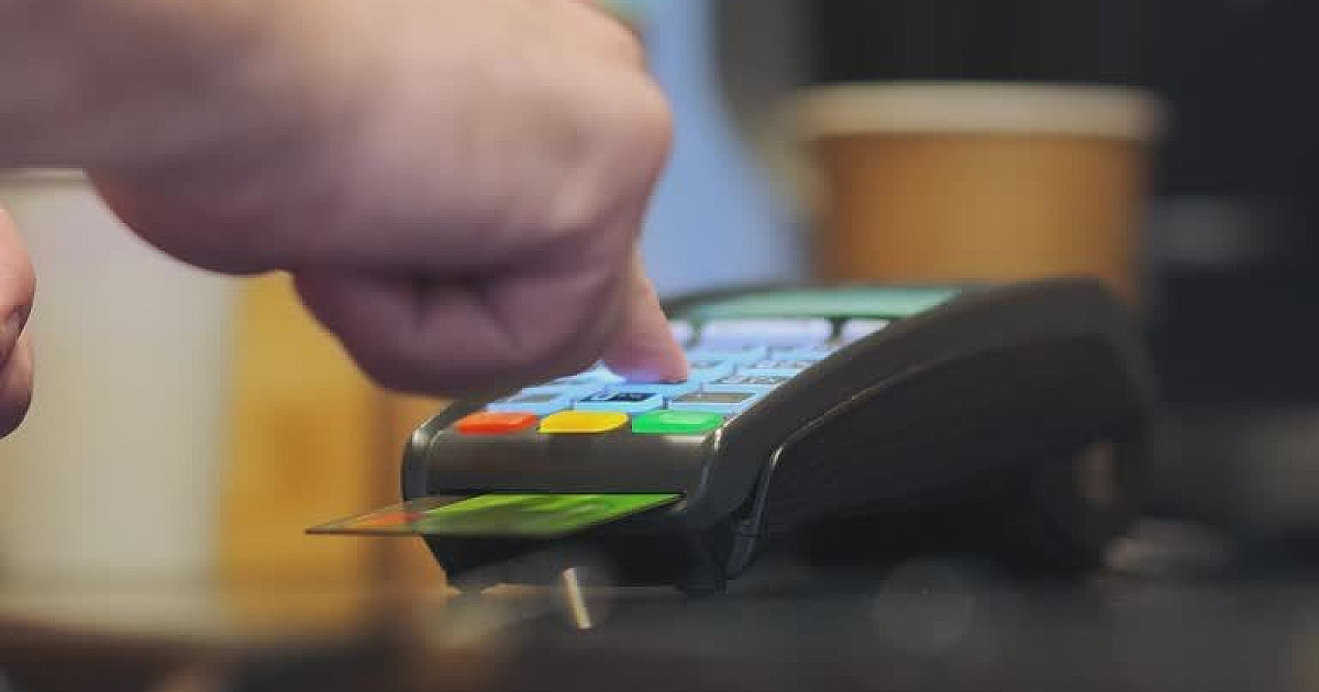 Golpe da maquininha se espalha pelo país, veja como evitar