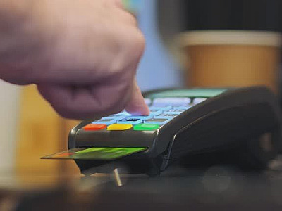 Golpe da maquininha se espalha pelo país, veja como evitar