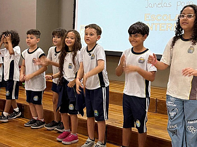 Projeto da Escola Internacional de Alphaville oferece aulas de inglês para alunos da rede pública