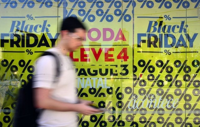 Na Black Friday, pela 1ª vez, brasileiro deverá comprar tanto em lojas físicas quanto na internet