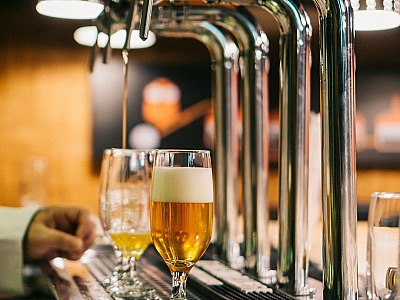 Ambev e Cacau Show celebram a Páscoa com degustações gratuitas de cerveja e chocolate